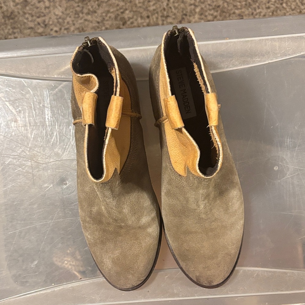 Steve Madden Women's Olive and Tan Ankle Booties